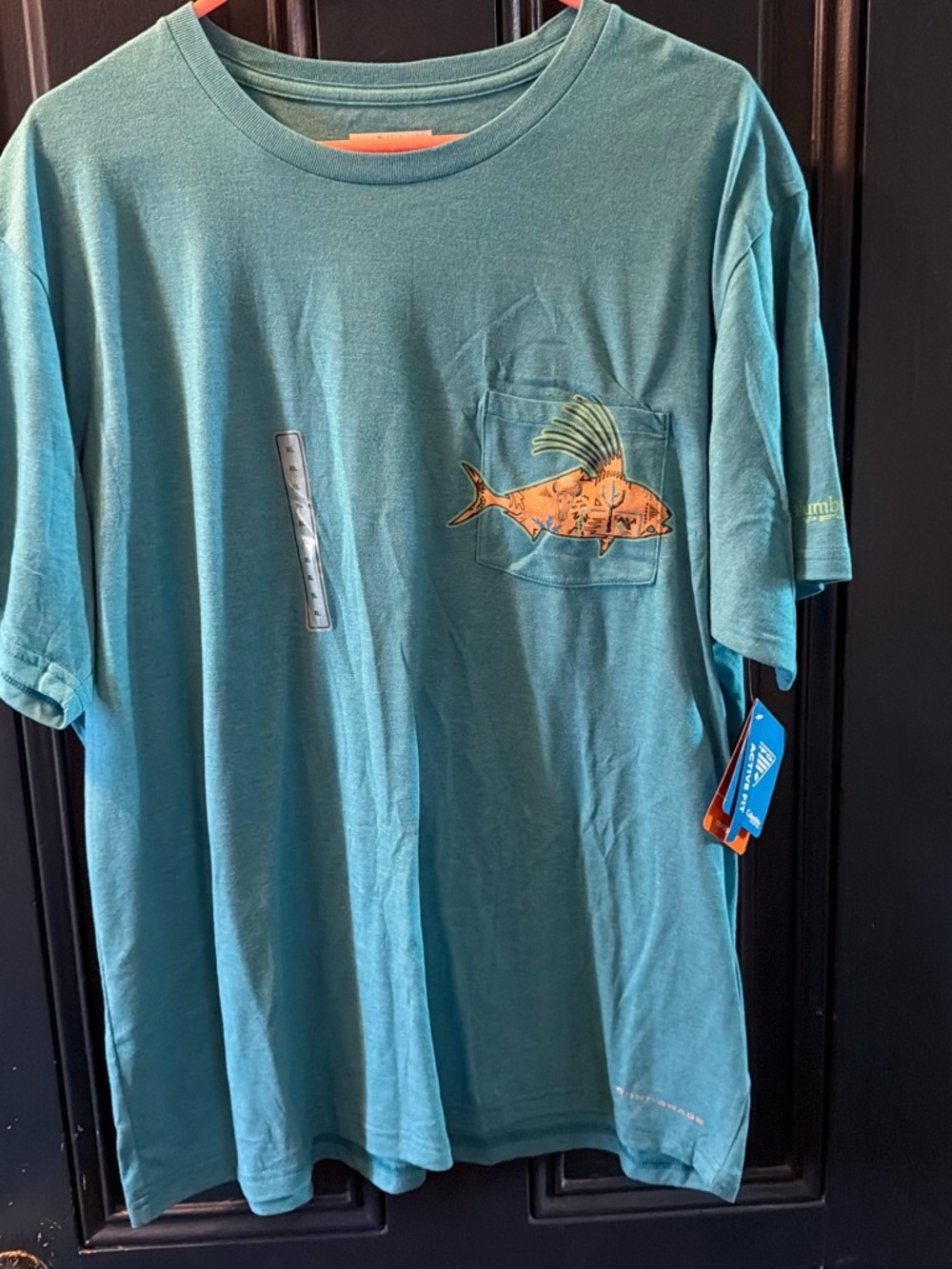 Blue Pocket Fish Graphic Men’s T-Shirt